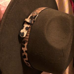 Army green hat with leopard belt